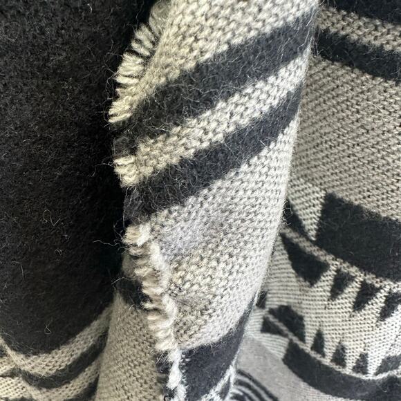 Steve Madden black neutral Aztec southwestern boho blanket scarf One Size 25X80 - Picture 3 of 11